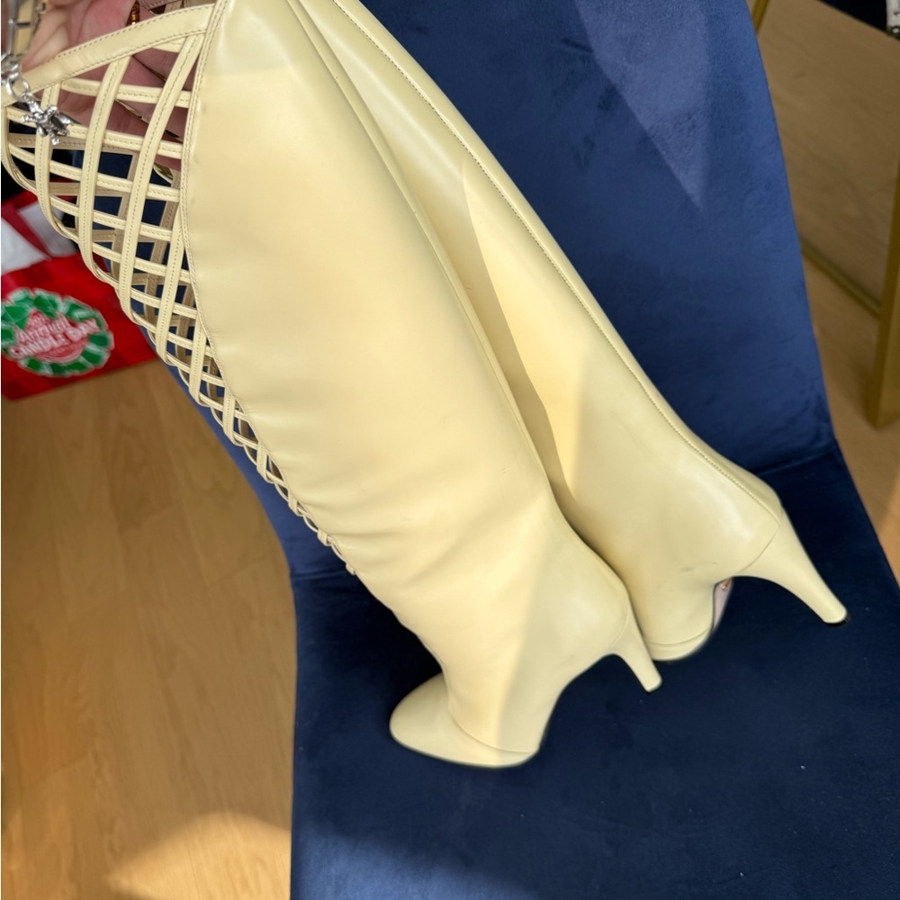 GUCCI Boots in Cream color - Picture 3 of 5